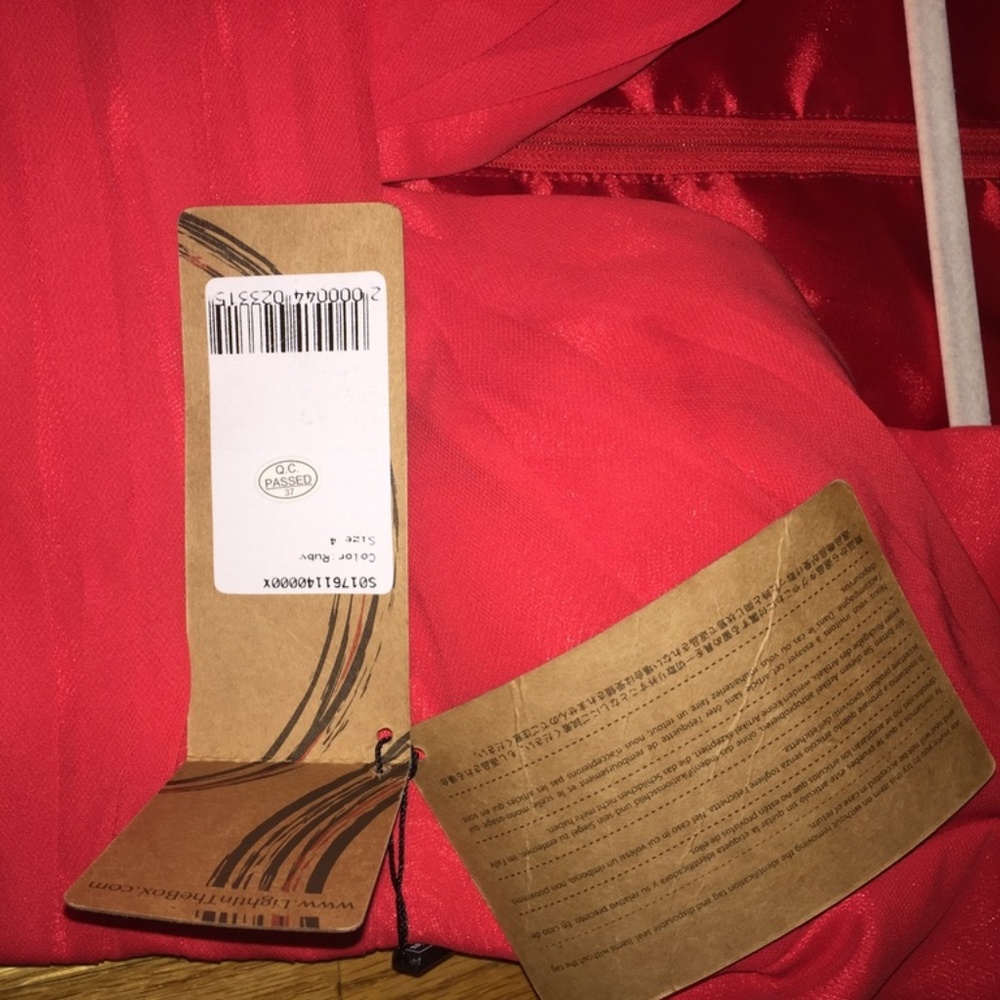 Red Gown - Picture 4 of 5